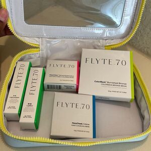 Flyte 70 5PC Makeup Bundle With Zip Top Cosmetic Travel Bag NEW